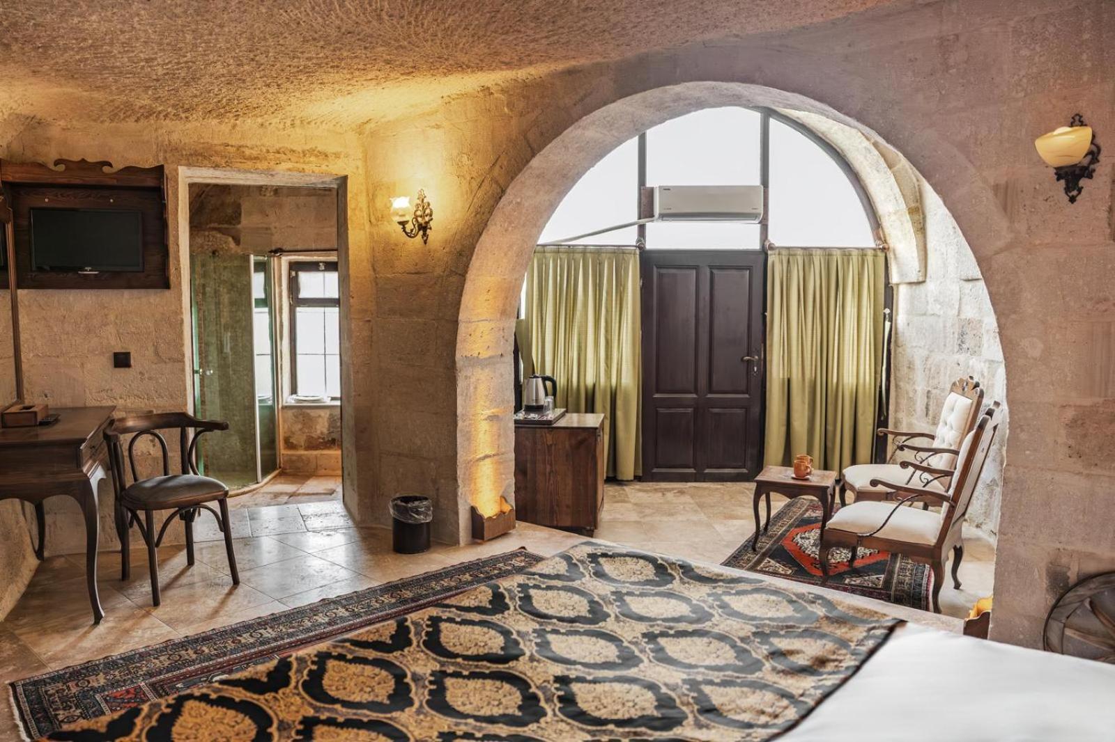 Phocas Cave Suites เกอเรเม ภายนอก รูปภาพ