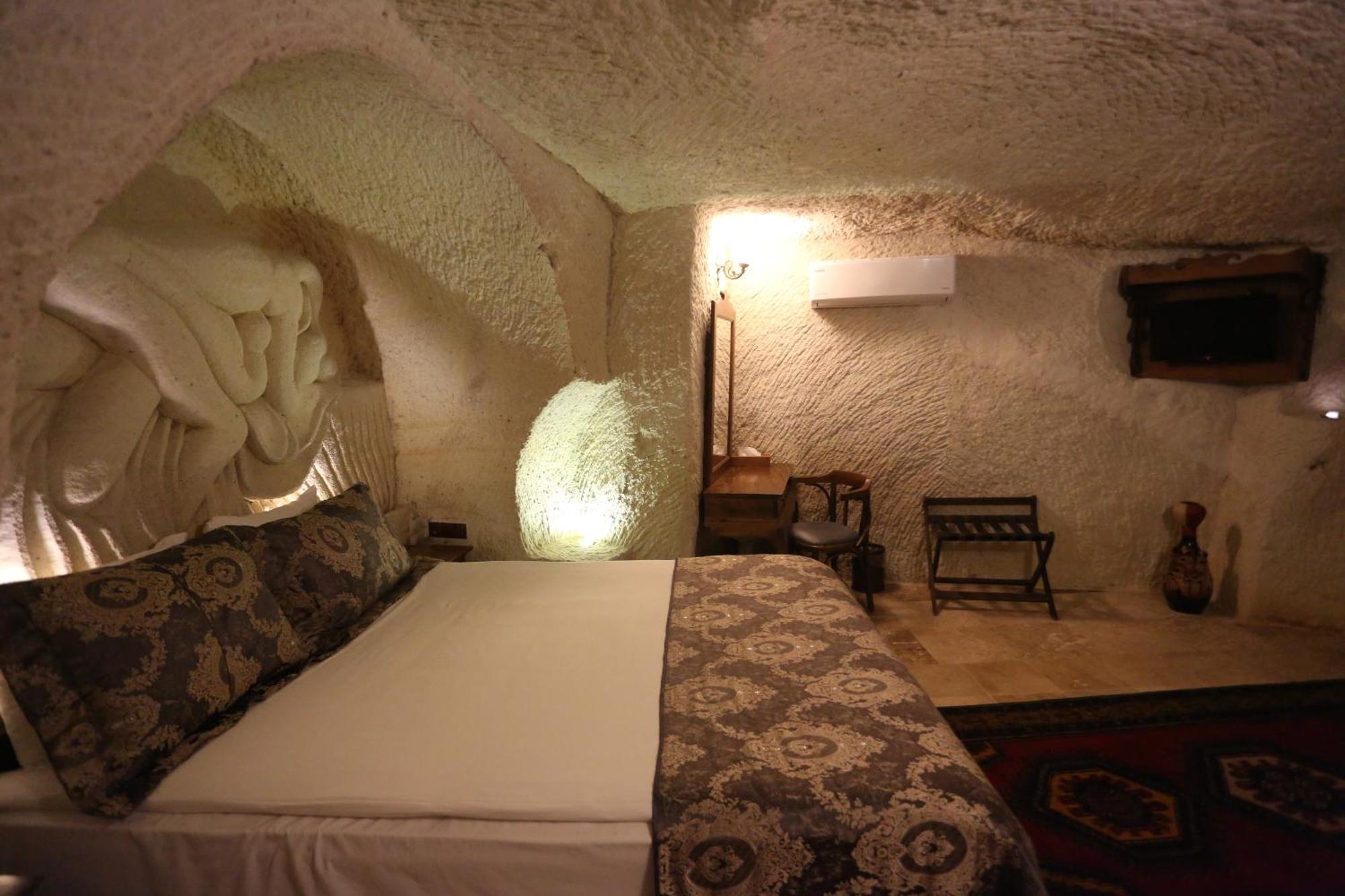 Phocas Cave Suites เกอเรเม ภายนอก รูปภาพ